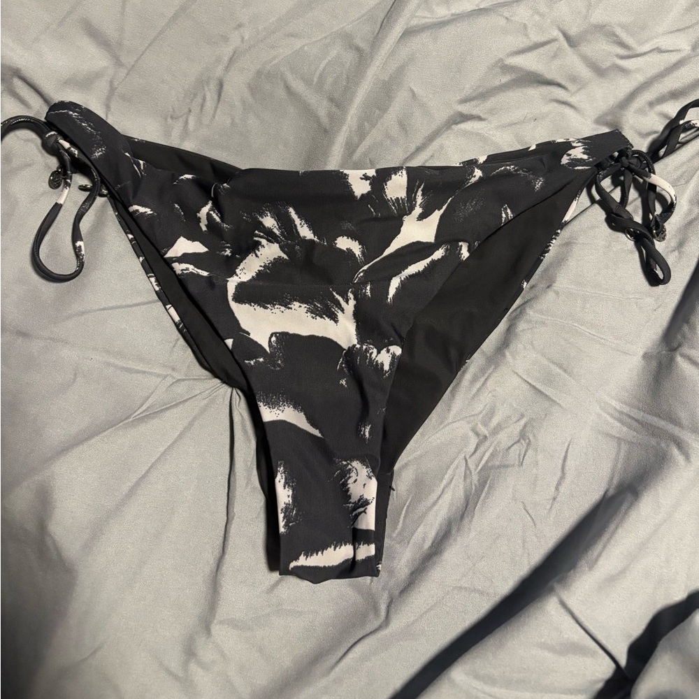 Lululemon bikini bottoms